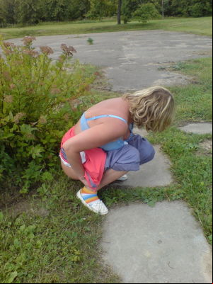 Peeing out her ass - Other - Photo